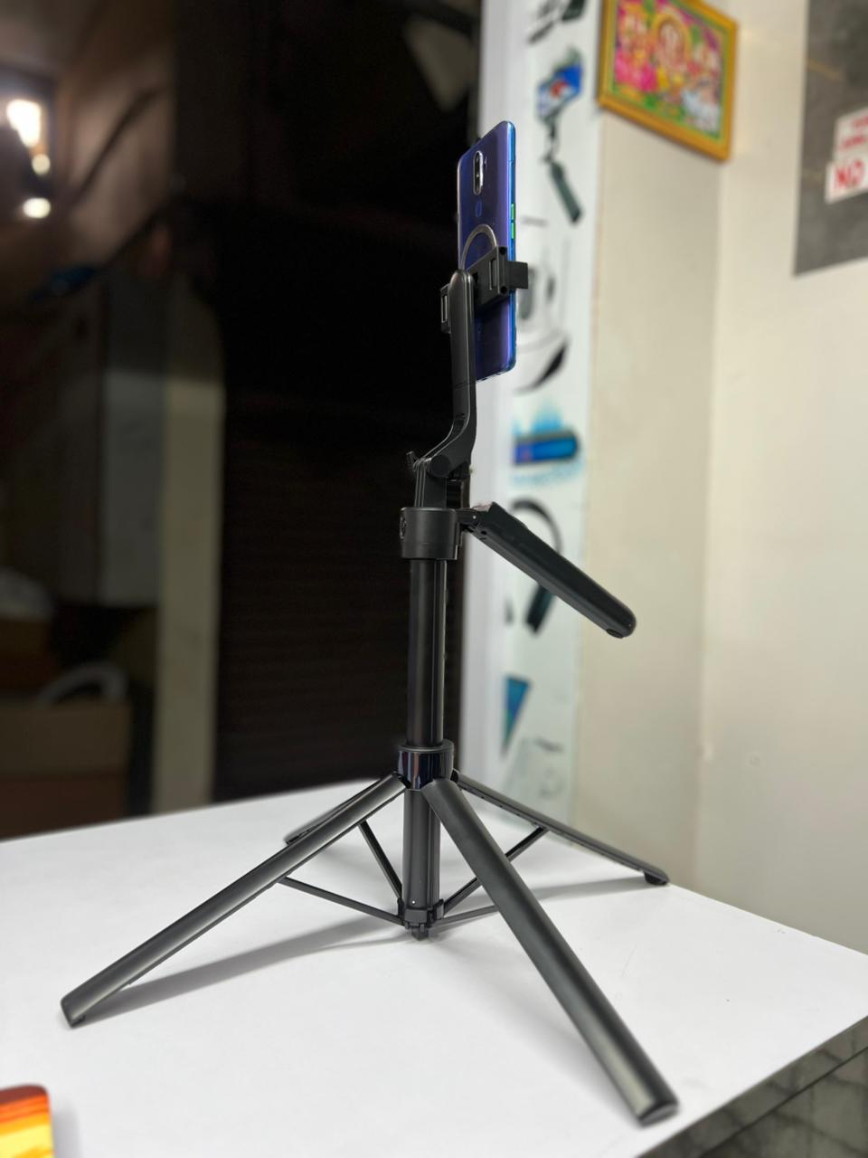 Smart Auto-Tracking Tripod – Bluetooth Photo/Video Control + USB-C Charging